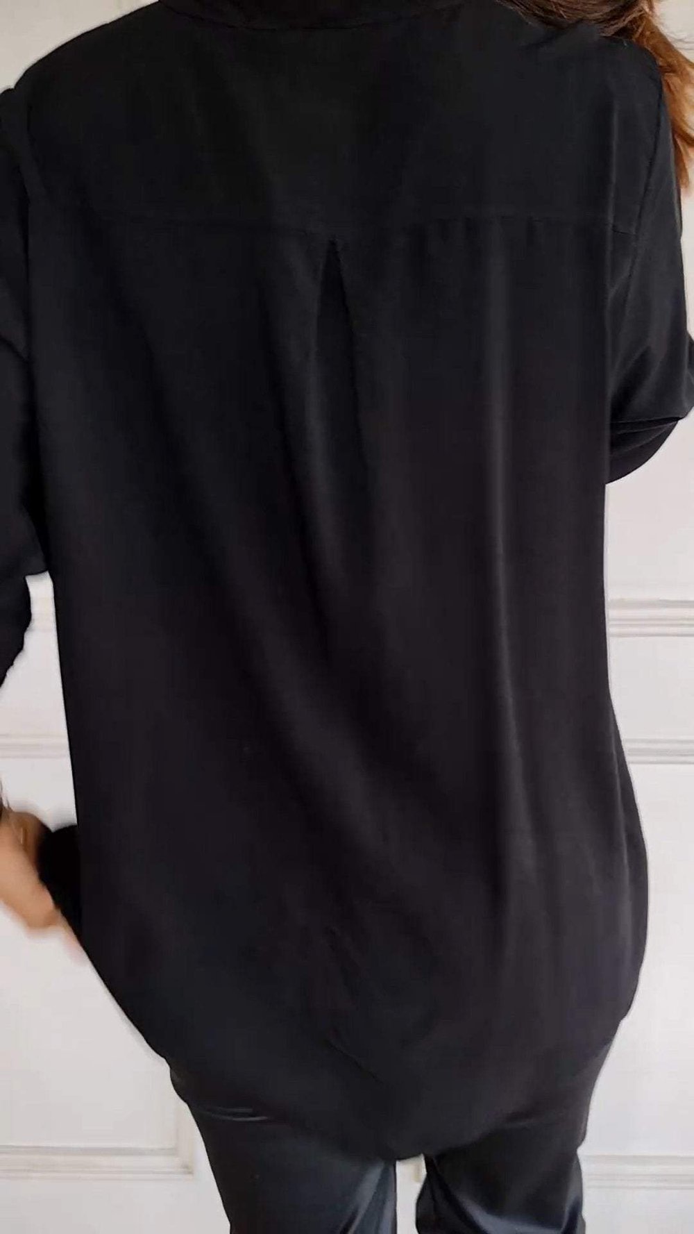 Delia – Blusa de Escote en V con Detalle de Lentejuelas